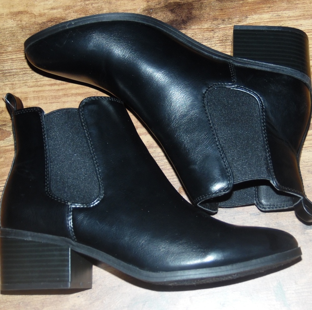 Womens Ellie Chelsea Boots